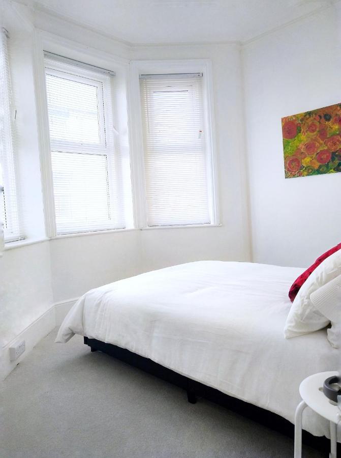 Entire Floor 2 Bedrooms On Westcliff 伯恩茅斯 外观 照片