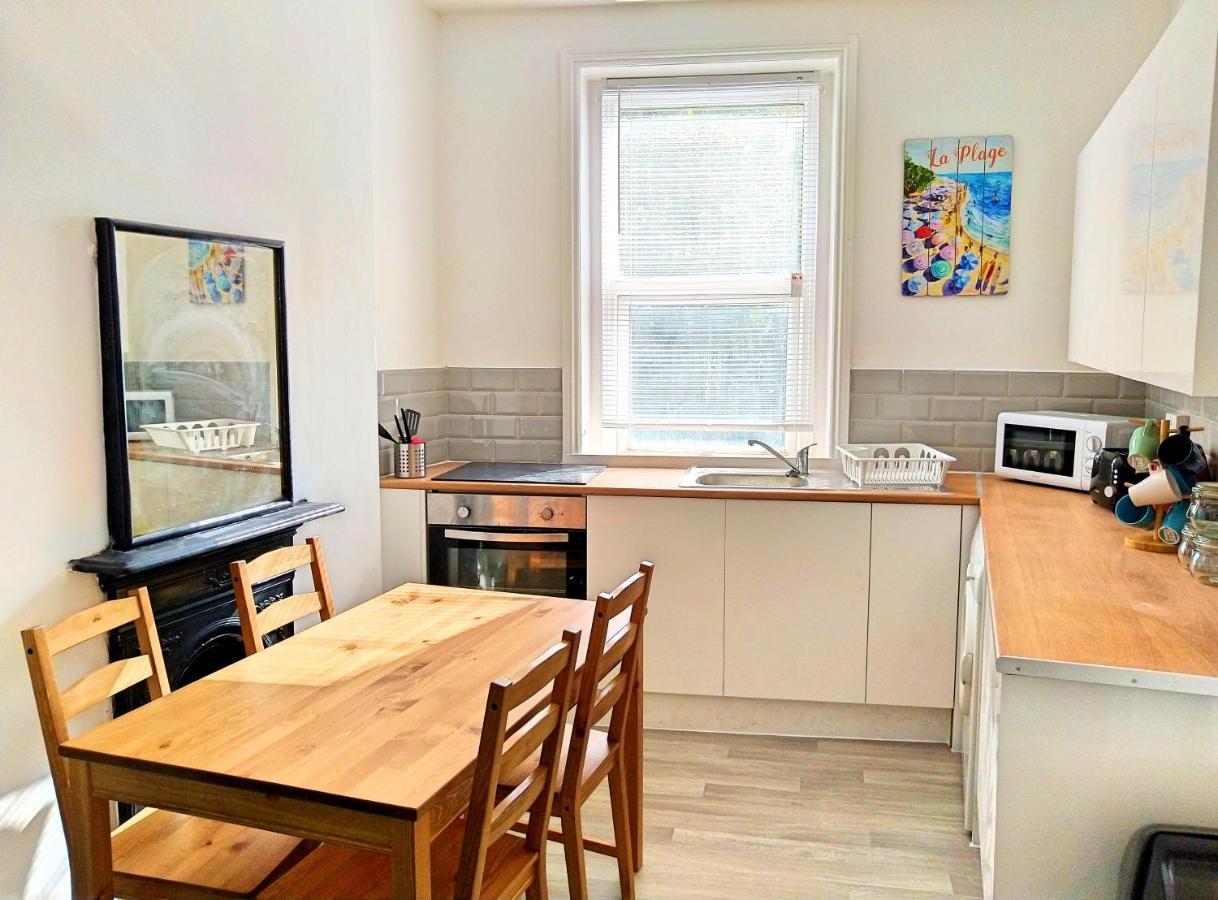 Entire Floor 2 Bedrooms On Westcliff 伯恩茅斯 外观 照片