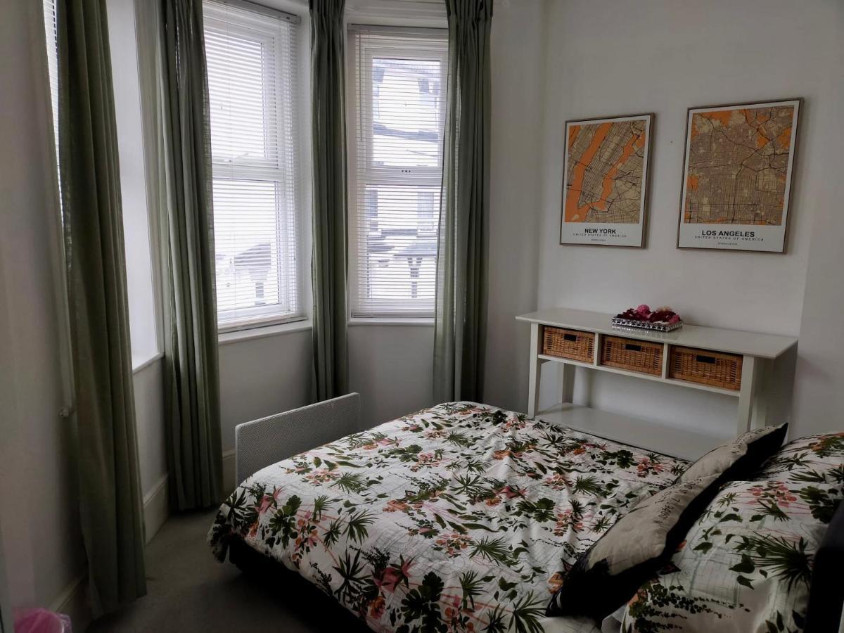 Entire Floor 2 Bedrooms On Westcliff 伯恩茅斯 外观 照片